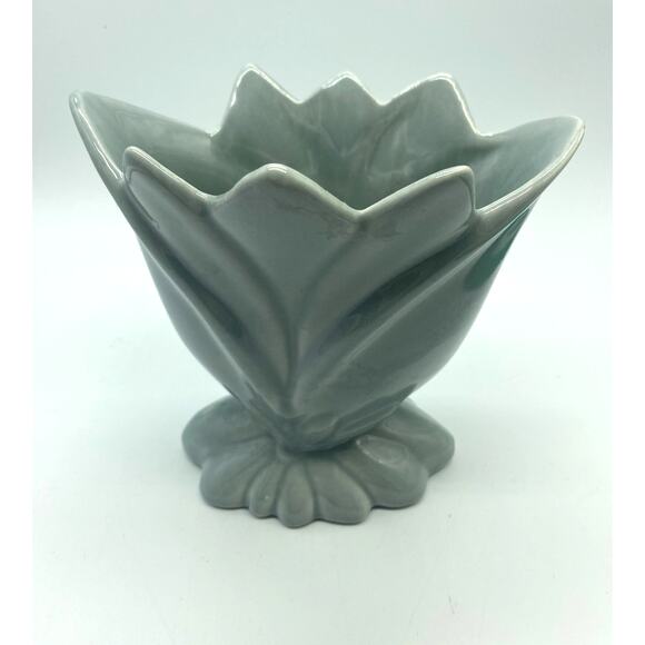 Haeger Pottery light Gray Fan Tulip Vase
1948 Vintage rare - Picture 14 of 16